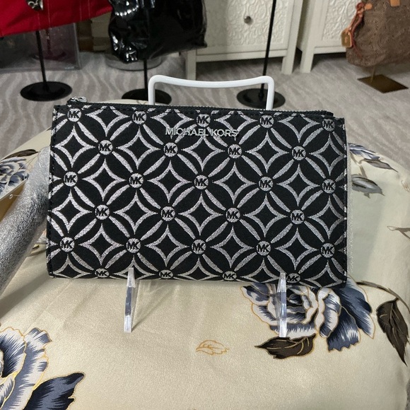 Michael Kors Jet Set Travel Slim Wallet - Black and Silver - Picture 3 of 12